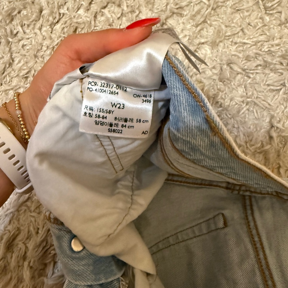 Levi’s Denim Shorts - Picture 3 of 4